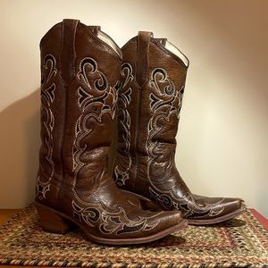 Gorgeous Corral embroidered brown boots!!! Size 8.5